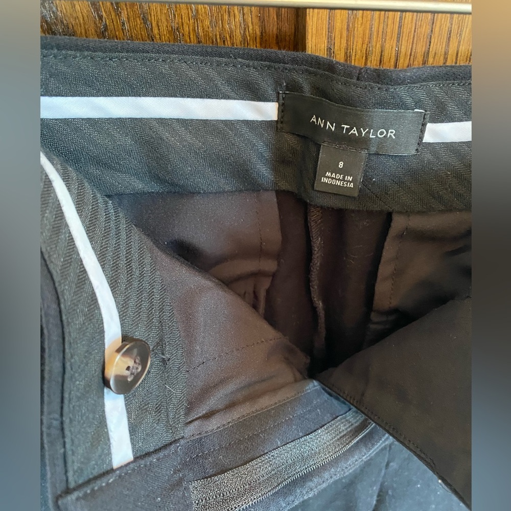 Ann Taylor Black cropped ankle capris